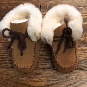 Never worn NWOT baby Uggs